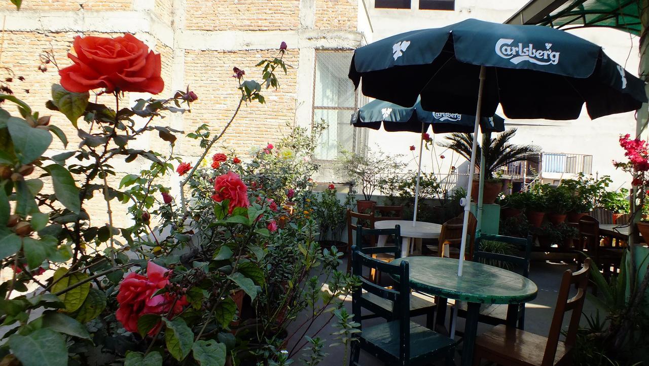 Hotel Dolphin Kathmandu Buitenkant foto
