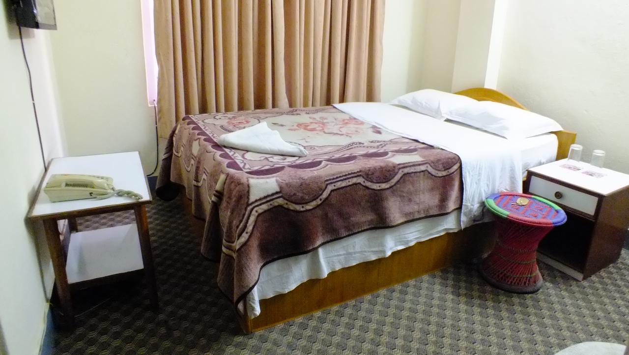 Hotel Dolphin Kathmandu Buitenkant foto